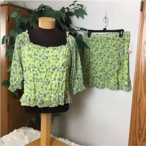 SO faux wrap skirt & on/off shoulder set Woman’s Juniors size XL floral